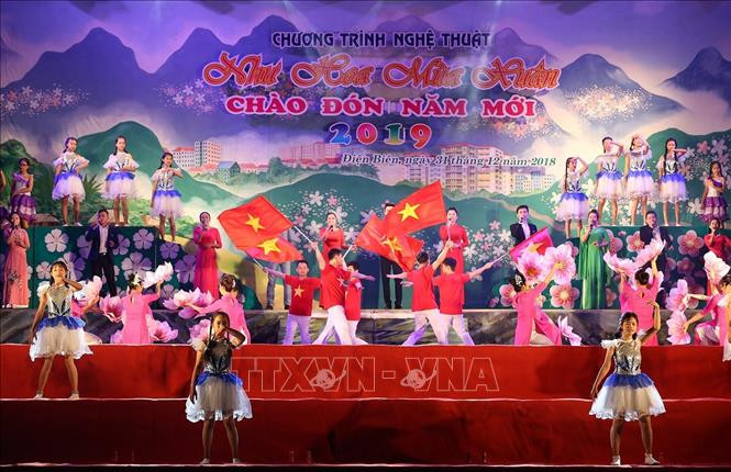 奠边省在奠边市举行2019年迎新年文艺晚会。越通社记者 潘俊英 摄