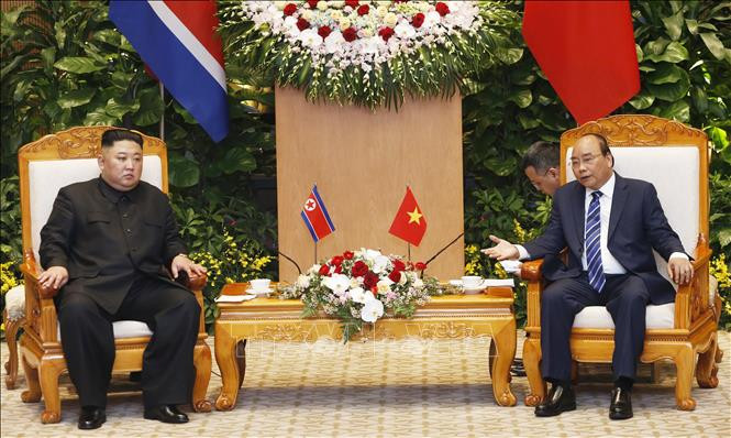 阮春福与朝鲜领导人金正恩。图自越通社