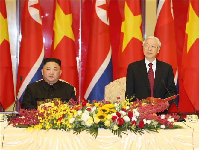 阮富仲在晚会上发表讲话。越通社记者 智勇 摄