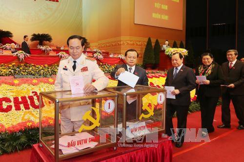  越南公安部部长陈大光大将投票选出越共第十二届中央委员会。（图片来源：越通社）