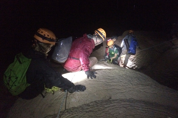 探险Over洞穴的游客。（图片来源：互联网）