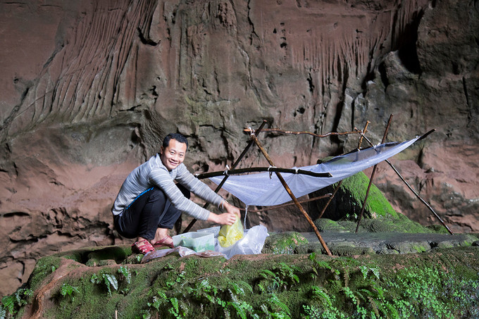 Pygmy洞穴一股清流自洞顶自然流下，其可以饮用、煮饭等。 （图片来源：互联网）