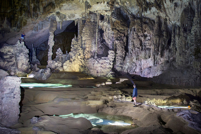 Over洞穴美丽壮观的乳石系统。（图片来源：互联网）