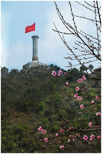 春早的河静省龙居旗台。