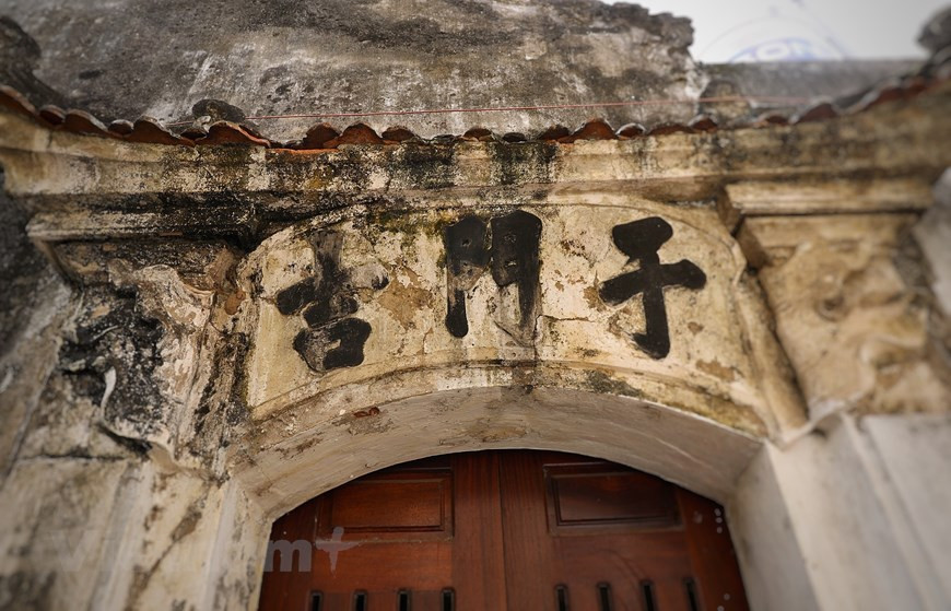 二十世纪二十年代，一场大火烧毁了旧村，迫使村民选择到大城市打拼谋生。从而，旧村人凭借其才华的双手成为“河城第一裁缝”，专门为西洋先生和夫人缝制衣服。旧村的黄金时代早已一去不复返，但总能在某个角落感受到“河城第一裁缝村”的繁华和浓郁的灵魂。图自Vietnam+