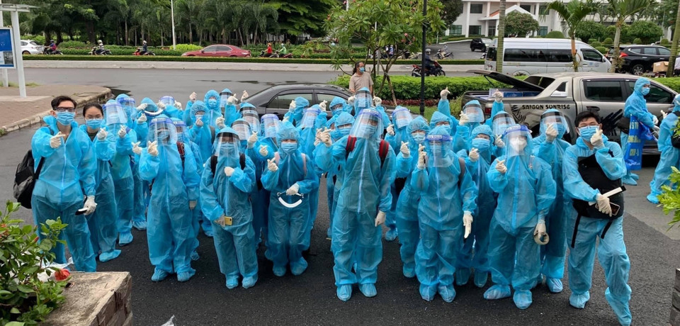 据胡志明市疾病控制中心的消息，胡志明市采样检测队伍共1000队，其中医护人员3000名、医科大学志愿者 6000名。图自越通社