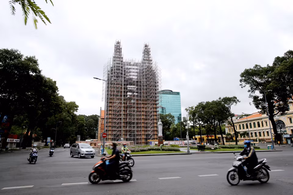 在圣母教堂附近的人寥寥无几。图自越通社