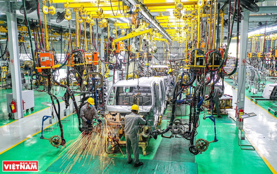 卡车焊接线。图片来源：越通社