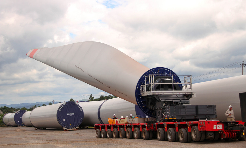 广治省向化县莲立风电项目的FTV550 Balde Lifter设备。图片来源：越通社