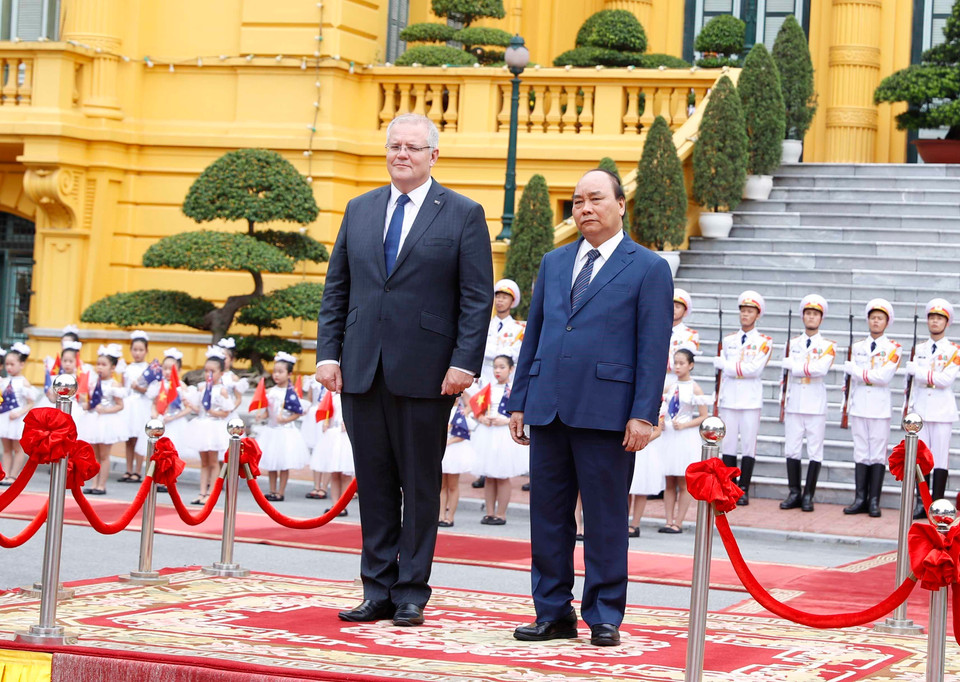 8月23日上午，越南政府总理阮春福为澳大利亚总理斯科特·莫里森举行隆重的欢迎仪式。越通社记者文叠 摄