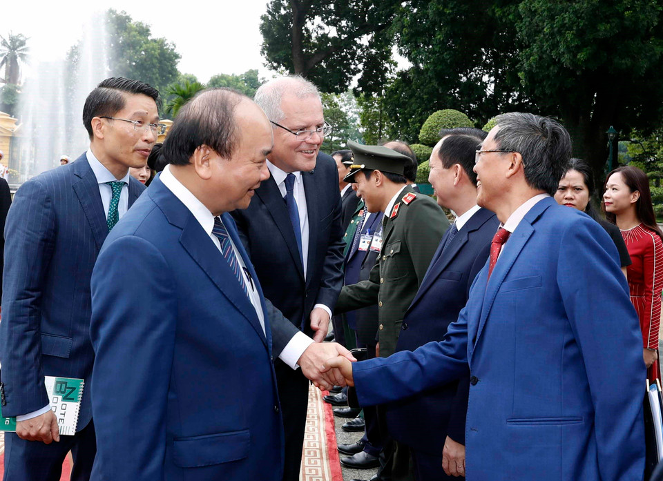 8月23日上午，越南政府总理阮春福为澳大利亚总理斯科特·莫里森举行隆重的欢迎仪式。越通社记者文叠 摄