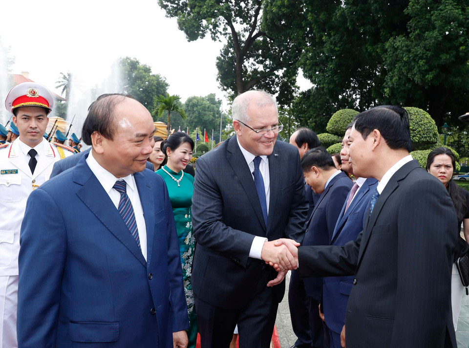 8月23日上午，越南政府总理阮春福为澳大利亚总理斯科特·莫里森举行隆重的欢迎仪式。越通社记者文叠 摄