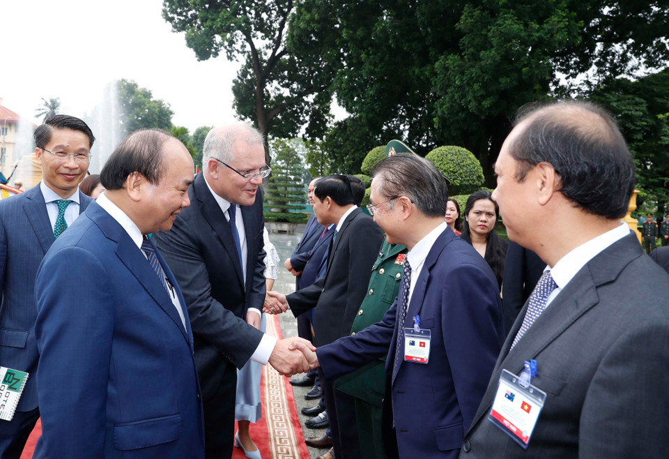 8月23日上午，越南政府总理阮春福为澳大利亚总理斯科特·莫里森举行隆重的欢迎仪式。越通社记者文叠 摄