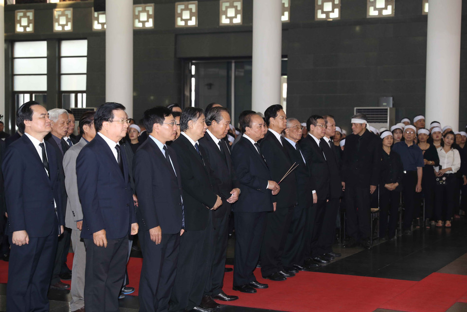 以越南政府总理阮春福为首的政府代表团与杜梅同志议题告别。越通社记者 林庆 摄