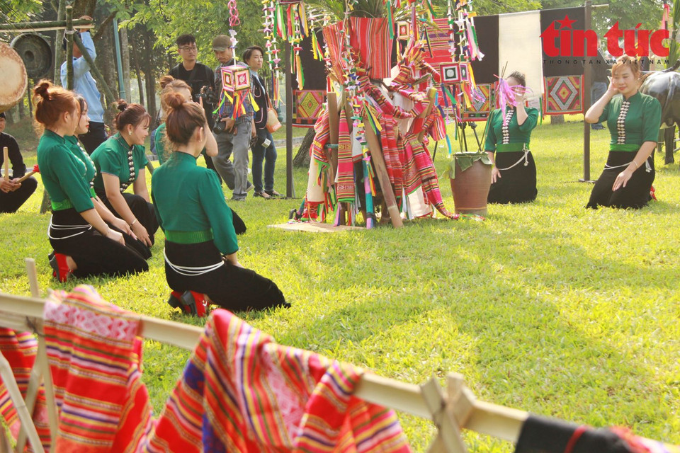 挂在旗竿上的盒子被视为“天婆”降凡间之屋。图自越通社/《信息报》