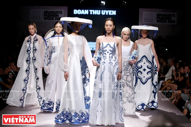 《越南香色》服装系列以越南许多传统手工艺为创作灵感。图自越通社/越南画报