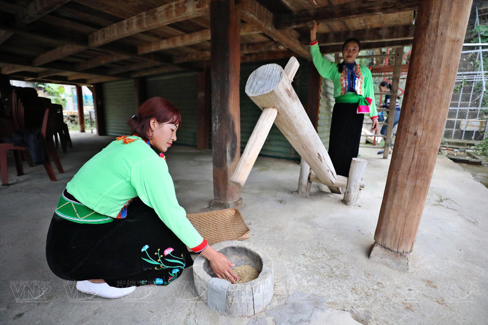 在日常生活以及节日期间，莱州省芒齐县黄散乡稔舍村莽族同胞常穿着民族传统服装。图自越通社/越南画报