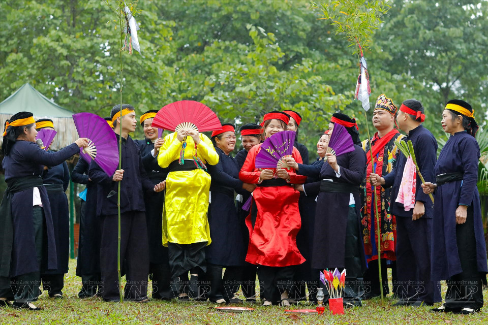 二娘节是岱依族的传统节日之一，体现他们对超自然现象寄托的愿望，其想象力十分丰富，演唱形式别具特色。图自越通社/《越南画报》