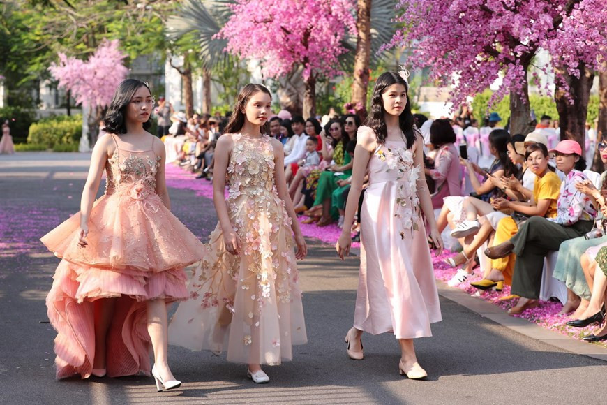 5个设计品牌精彩亮相，令人印象深刻。越通社记者大吴 摄