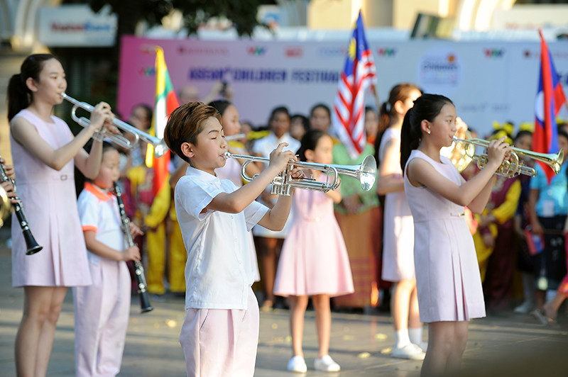 韩国儿童代表团参与活动。