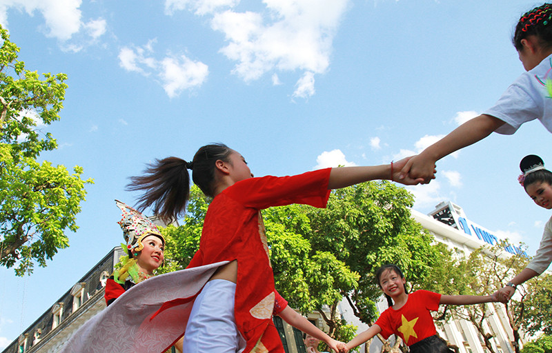 深化各国儿童的团结之情。（图片来源：《人民报网》）
