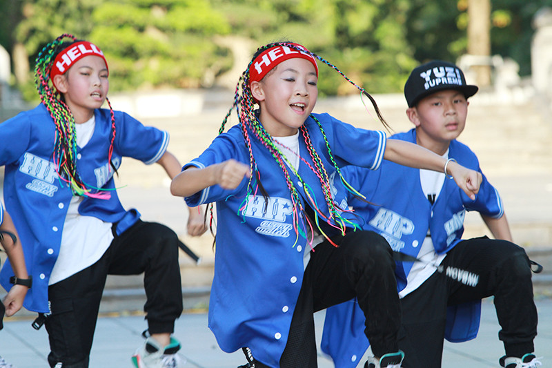 中国儿童代表团的现代舞蹈。