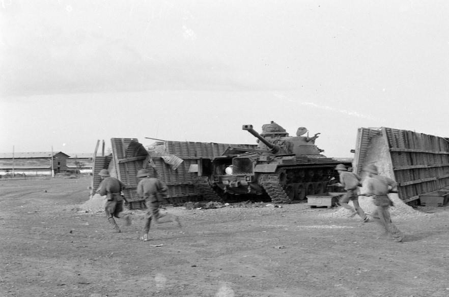 经过4天奋战后，4月30日上午，304师团彻底消灭同奈省隆城“清水”根据地。这是胡志明战役中最残酷的一场战斗。图自越通社