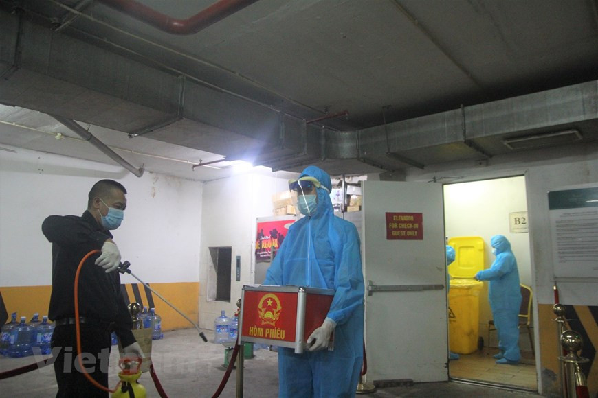 5月23日，越南第十五届国会代表选举和2016-2021任期各级人民议会代表选举在越南各地同步进行。在各选区，全国各地共成立了84767个选举工作小组。据各地方的数据显示，全国参加第十五届国会和2021-206年任期各级人民议会换届选举投票的选民人数为69198594名。河内市超过500万名选民参加投票。图自Vietnam+