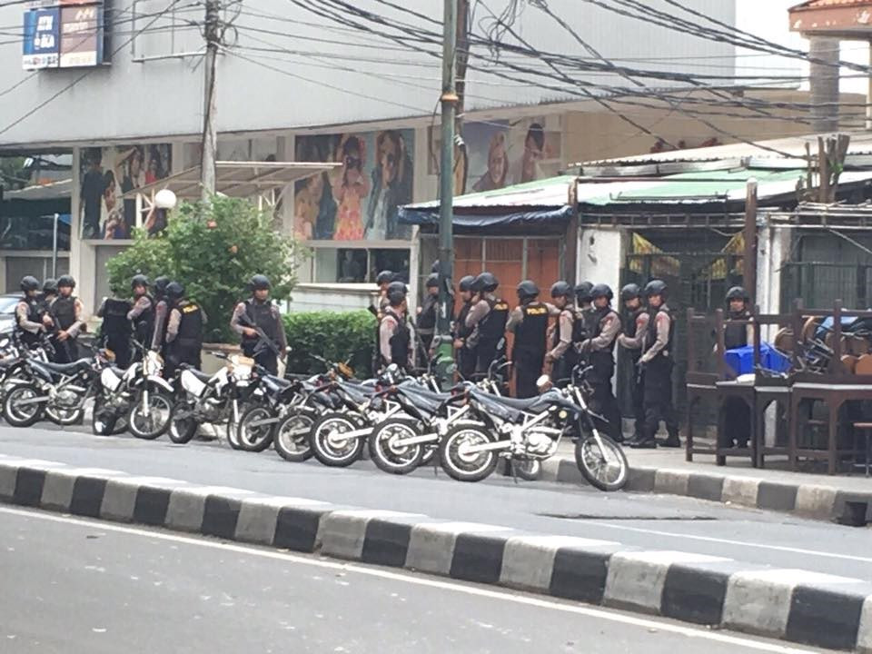 印尼首都雅加达发生多起爆炸 至少7人死亡 