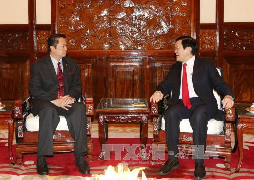 越南国家主席张晋创1月14日下午在主席府会见前来辞行拜会的菲律宾驻越大使桑托斯。（图片来源：越通社）