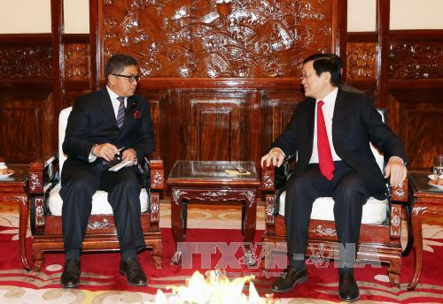 张晋创主席与马约法恩大使。（图片来源：越通社）