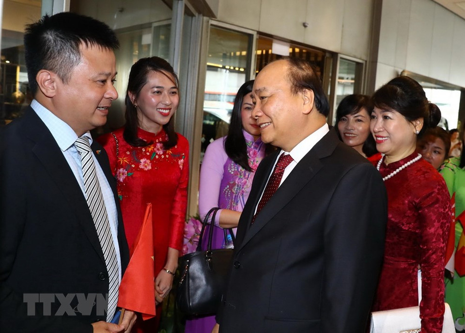 新加坡政府官员到机场迎接阮春福一行。图自越通社