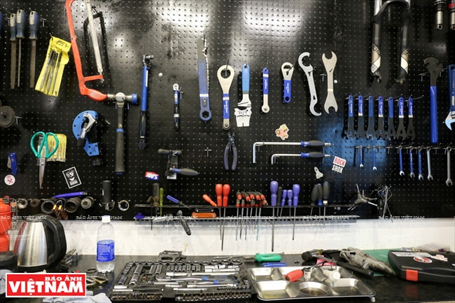 修理工具。越南画报记者 碧云/庆龙