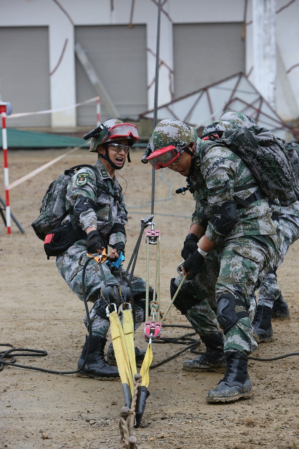 两军灾害救援联合演练活动场景。图自越通社