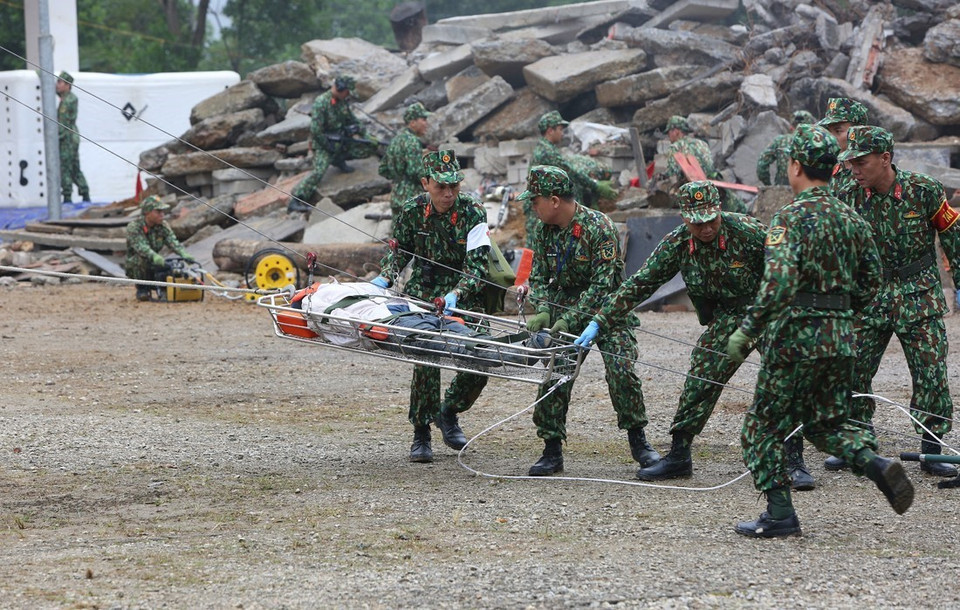 两军灾害救援联合演练活动场景。图自越通社