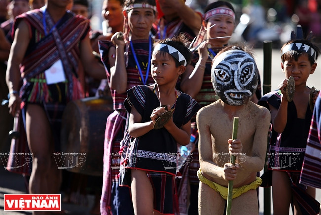 异彩纷呈的儿童锣钲队。