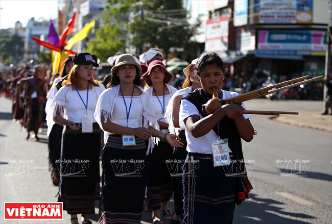林同省朱鲁族艺术团。