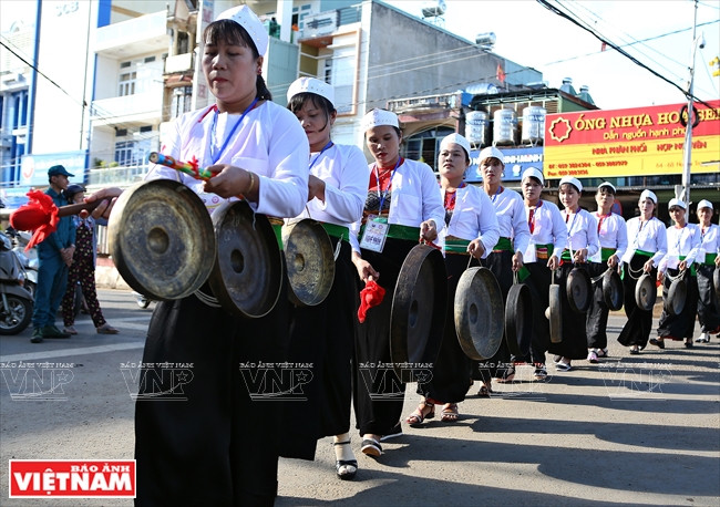 得乐省邦美蜀市芒族女锣钲队。