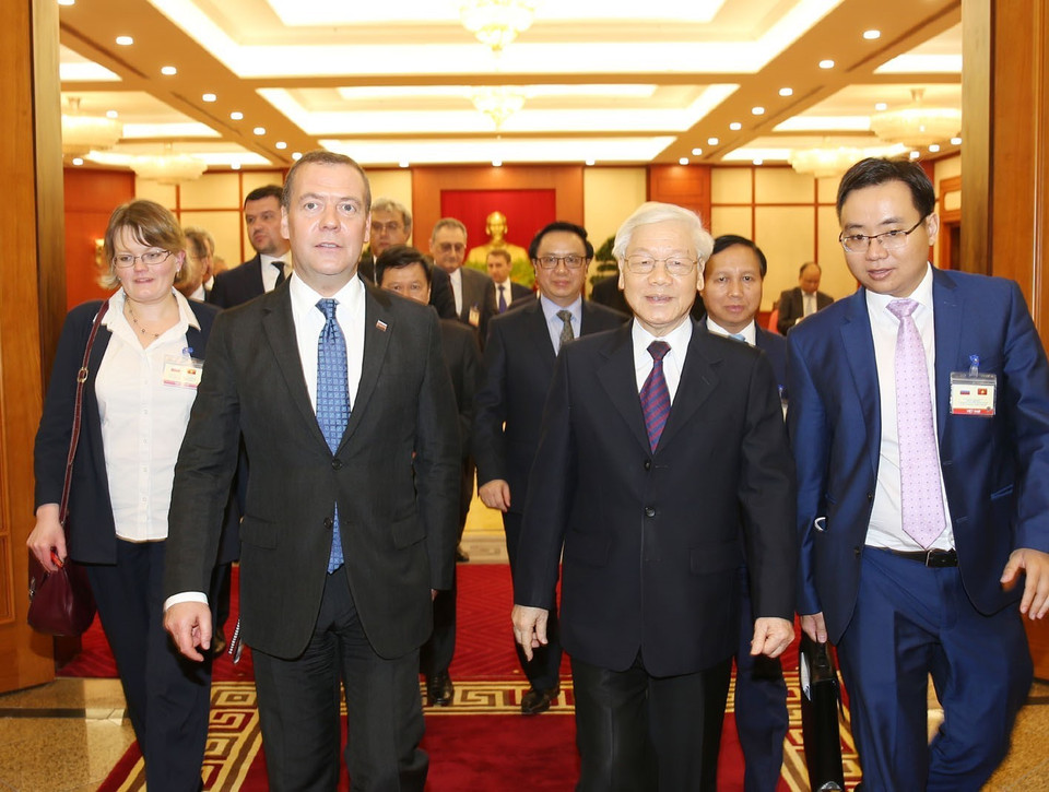 俄罗斯总理梅德韦杰夫与越共中央总书记、国家主席阮富仲进行交流。图自越通社