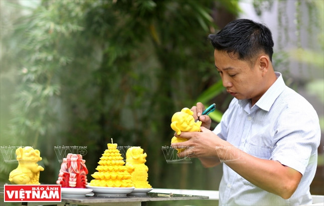 修整和雕刻工序，要求工匠具备绘画天赋和雕刻技艺。