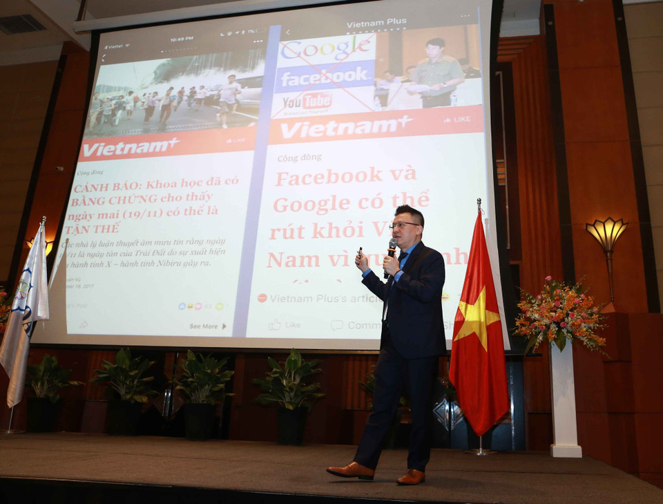 越通社副社长黎国明作“为主流信息源树立信心”的演讲。越通社记者 尹晋 摄