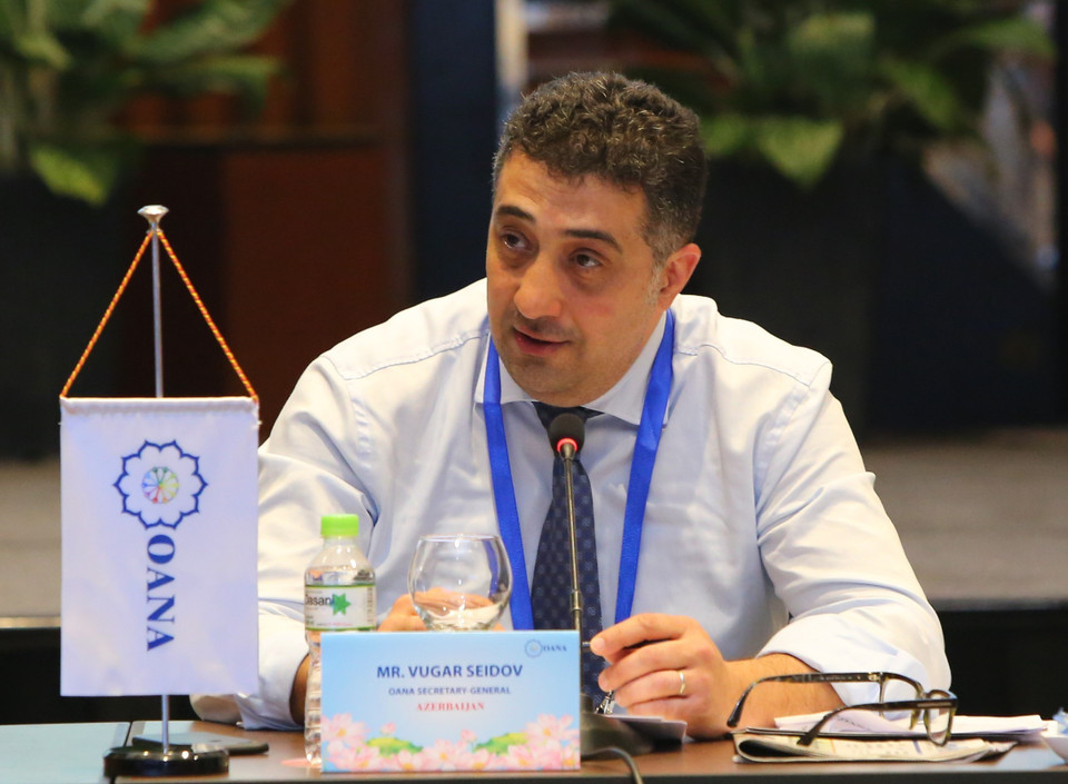 亚通组织秘书长赛德夫在讨论会上发表讲话。越通社记者 成达 摄