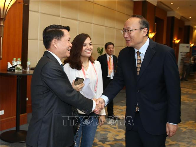 越通社社长迎接新华社亚太总分社社长孙勇。图自 越通社