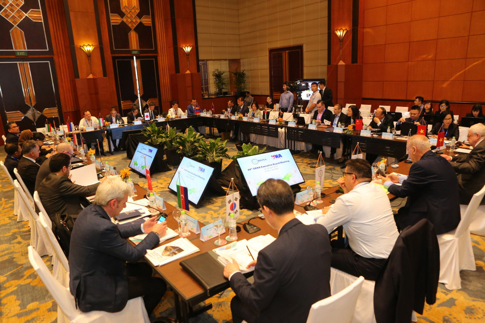 与会代表参加讨论会。越通社记者 林庆 摄