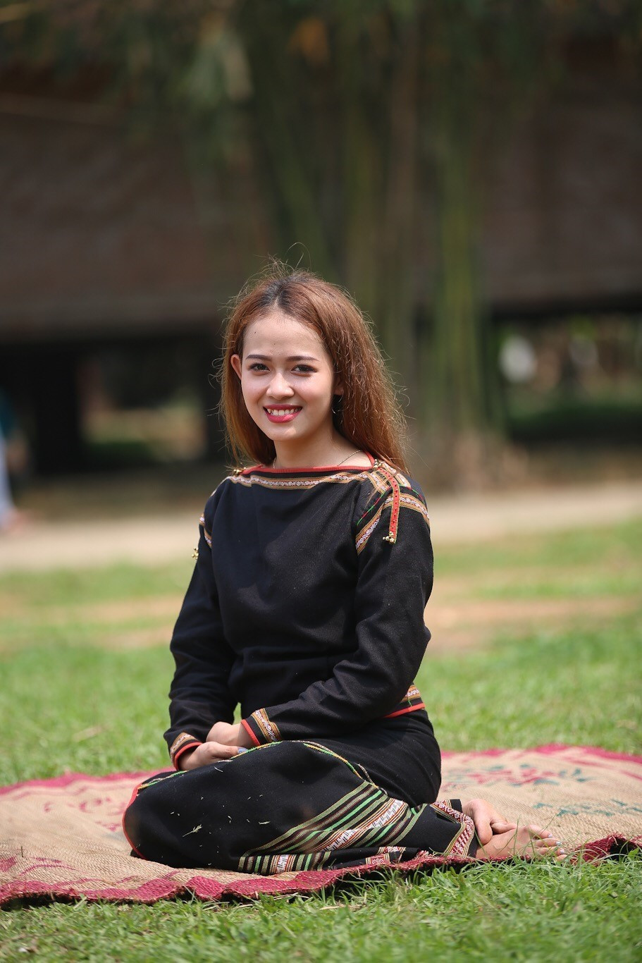 埃地族姑娘在2019年4•19越南各民族文化日。越通社记者 仲达 摄