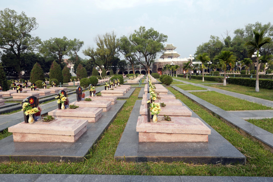 奠边省A1烈士陵园。越通社记者 英俊 摄