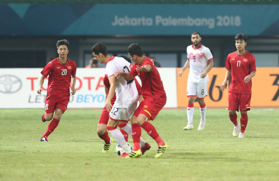 英德主动进攻。 国奥队