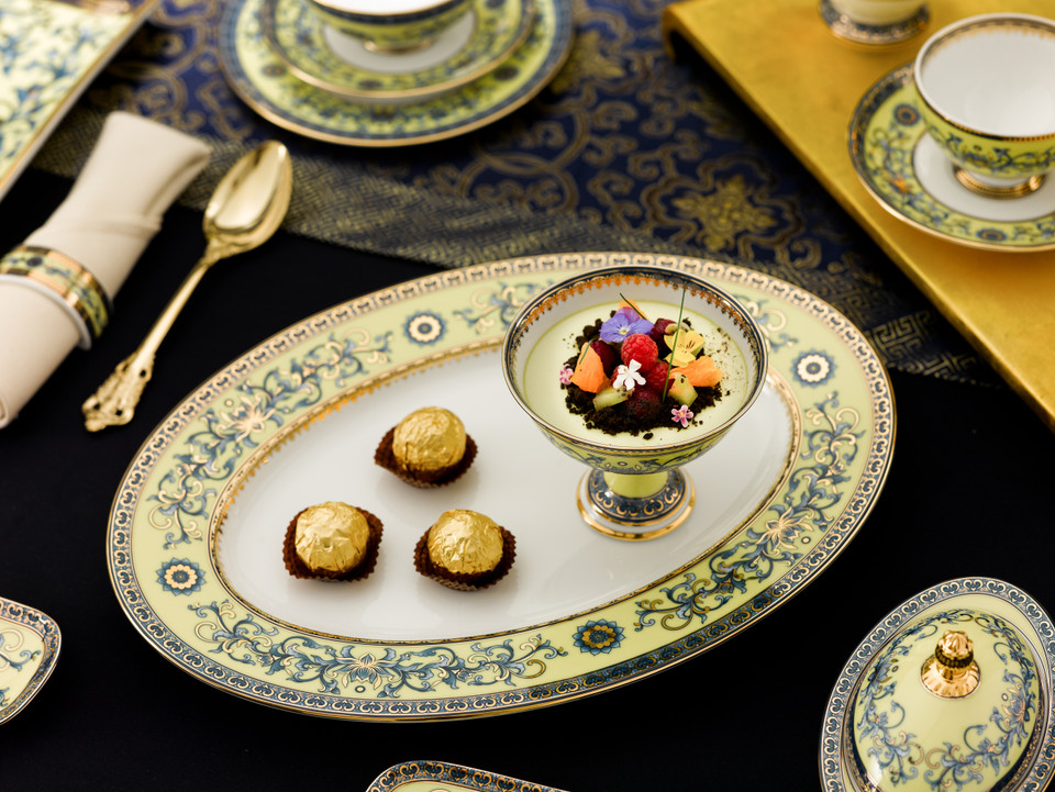 服务APEC晚宴的餐具。（图片来源：越通社）