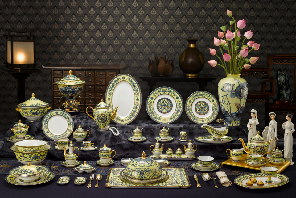 服务APEC晚宴的餐具。（图片来源：越通社）