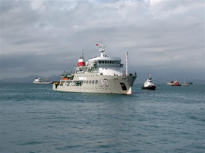 向长沙群岛上军民送去陆地新年气息。越通社记者光泰 摄